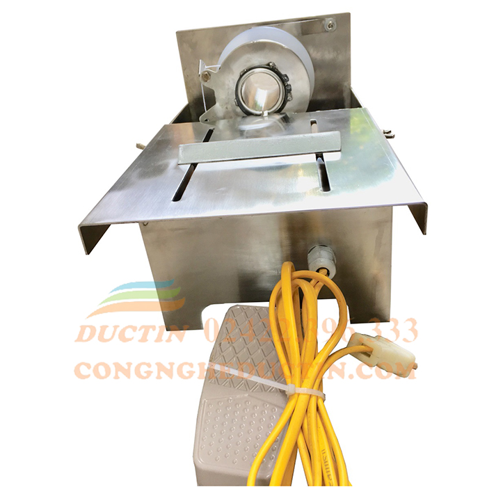 Ban-dam-chan-may-buoc