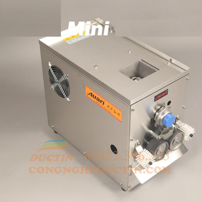 Mat-ngang-may-tao-vien-thuoc