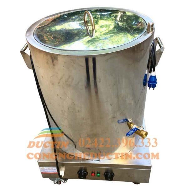 Mat-tren-noi-nau-chao-co-be-duc-tin