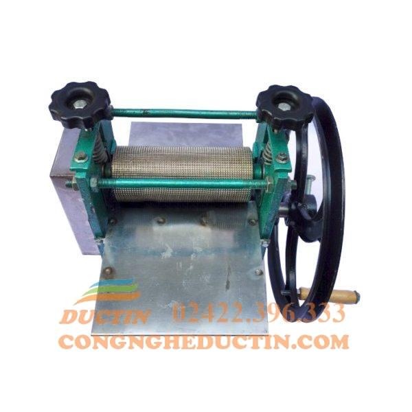 May-lang-bi-heo-quay-tay