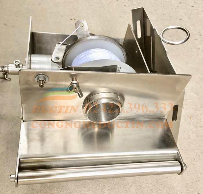 Ong-luon-xuc-xich Ong-luon-xuc-xich