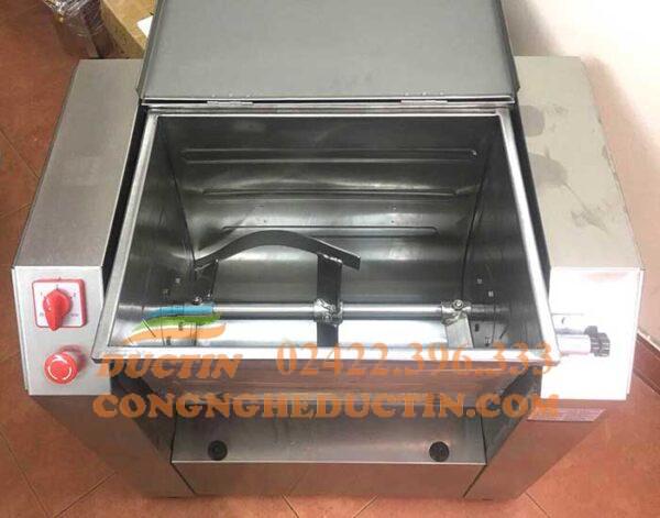 Bon-tron-va-canh-dao-inox-duc-tin